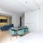Luxury Apartment Montaigne Avenue 4P