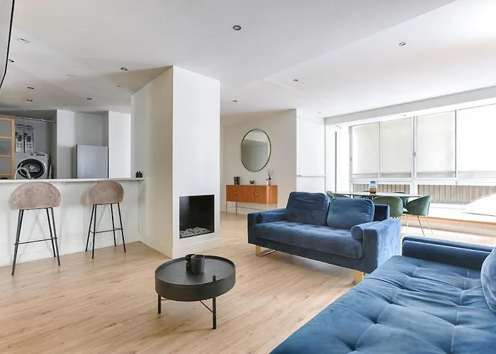 Luxury Apartment Montaigne Avenue 4P