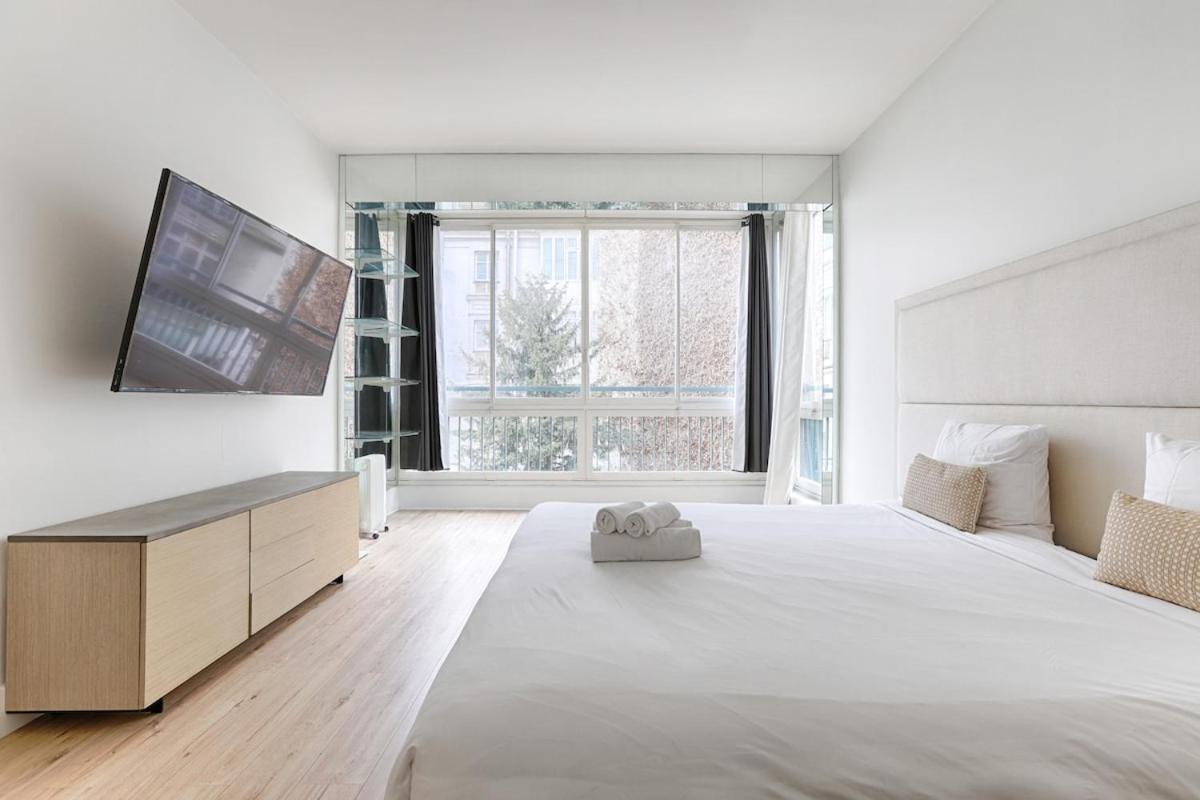 Luxury Montaigne Avenue 4p * Paris