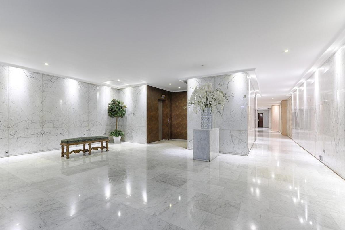 Luxury Montaigne Avenue 4p