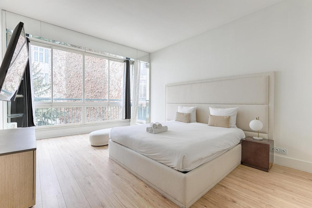Luxury Montaigne Avenue 4p *