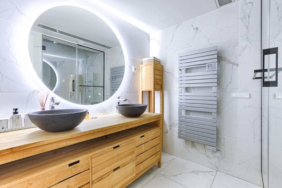 Luxury Montaigne Avenue 4p * Paris