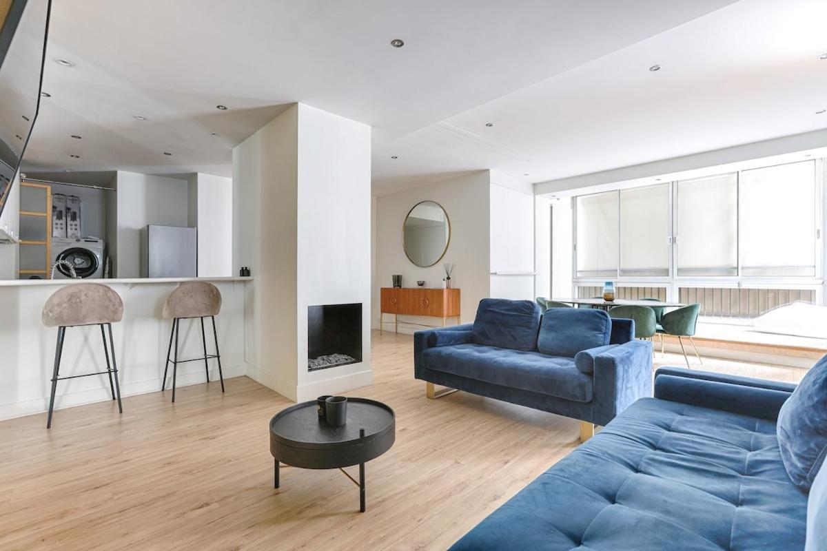 Luxury Montaigne Avenue 4p Paris